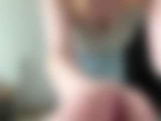 Live cam show with LauraStraker - Camel Toe on Uber Horny