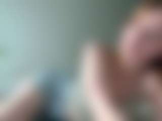 Live cam show with LauraStraker - Athletic White on Milfs Live