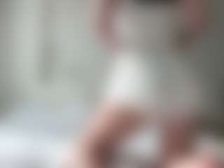 Live cam show with LauraStraker - Fingering on CamClone