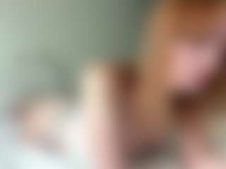 Live cam show with LauraStraker - Big Tits on AdultVida.com