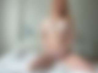 Live cam show with LauraStraker - Blowjob on Dare Cams