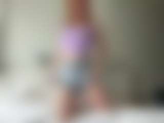 Live cam show with LauraStraker - Tease Big Tits on Dolls Live