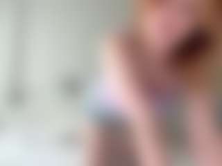 Live cam show with LauraStraker - Athletic Young Adult on fuklive.com