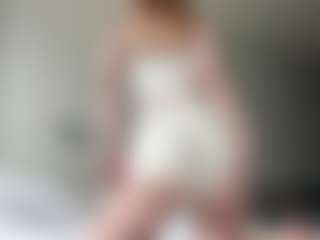 Live cam show with LauraStraker - White on Camsoda