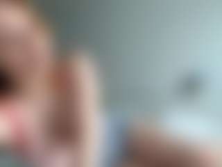 LauraStraker's Live Sex Cam Show