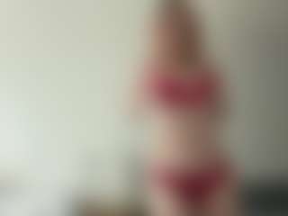 LauraStraker's Live Sex Cam Show