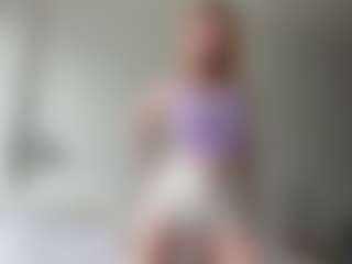 Live cam show with LauraStraker - Brown Eyes Red Hair on Camsoda
