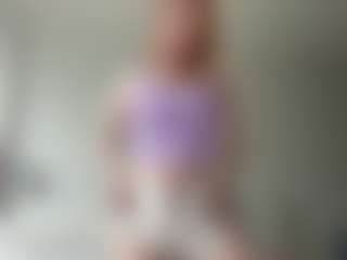 Live cam show with LauraStraker - Brown Eyes Red Hair on Camsoda