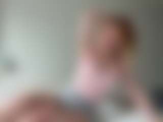 Live cam show with LauraStraker - Brown Eyes Red Hair on Camsoda