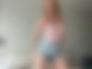 Live cam show with LauraStraker - Camel Toe on Camsoda