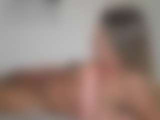 Live cam show with Mia-Wet - Big Tits on Hubzter Live
