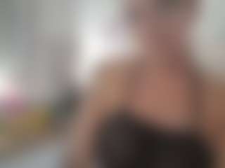 Live cam show with Mia-Wet - Ride Torso on studioflirtlive.com