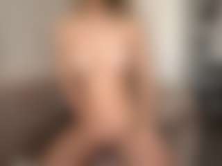 Live cam show with EstaGalster - Belly on Camsoda