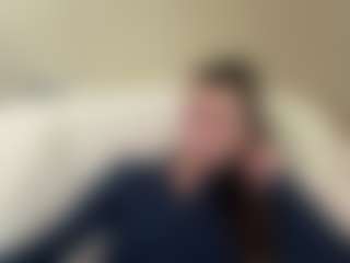 Live cam show with LulaHampshire - Average on Camsoda