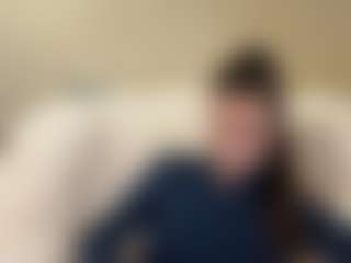 Live cam show with LulaHampshire - Thin on AdultVida.com