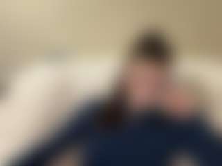 Live cam show with LulaHampshire - Brown Hair on Camsoda