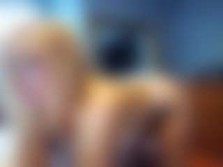 PeachyLady's Live Sex Cam Show