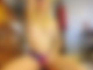 PeachyLady's Live Sex Cam Show