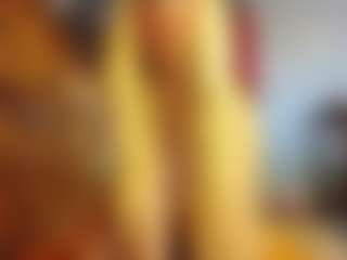 Live cam show with PeachyLady - Tight on Milfs Live