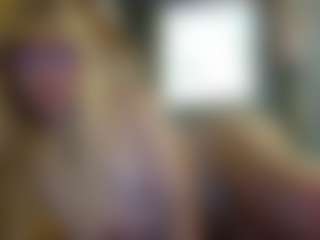 PeachyLady's Live Sex Cam Show