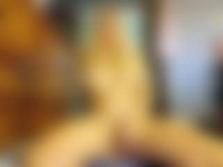 Live cam show with PeachyLady - Blonde Hair Lovense on CamClone