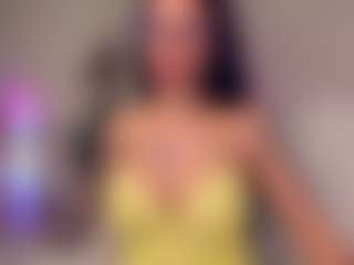 Live cam show with AhhMia - Brown Eyes Big Tits on Camsoda