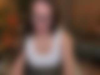 Live cam show with Crimsona-Domm - Pretty on CamSextacy