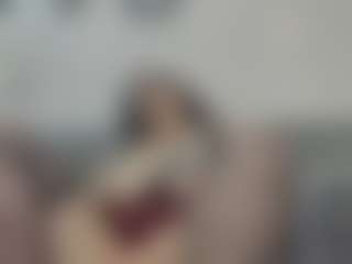 Live cam show with CoralShine - New MILF on hrnylive.com