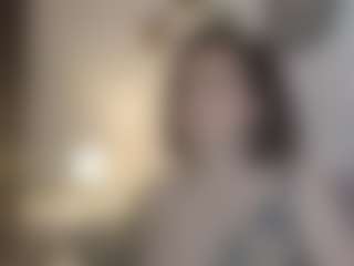 Live cam show with CoralShine - Gamer MILF on live18s.com