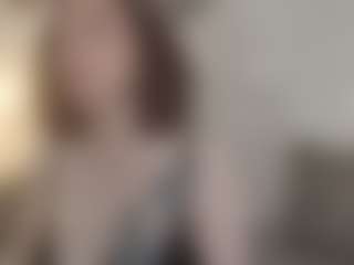 Live cam show with CoralShine - Mature on Camsoda