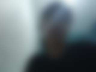 Live cam show with EllenMoultrie - Moaning on Camming Site