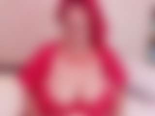 Live cam show with Vivi-Nash - Public MILF on Hubzter Live