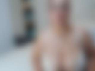 Live cam show with Vivi-Nash - Red Hair Middle Aged on Camiplay Live