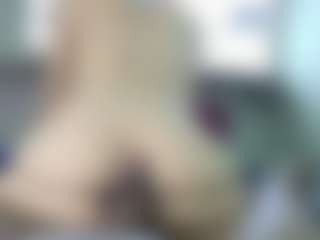 Live cam show with sweetmerida - Strip on Camming Site
