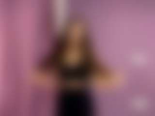 Live cam show with Emiliya - New Teen (18+) on Camsoda