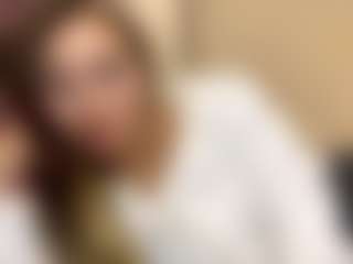 Show de cam en vivo con Emiliya - Shaved Pussy Teen (18+) en Camsoda