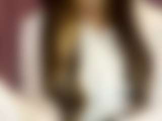Show de cam en vivo con Emiliya - Shaved Pussy Brown Hair en Camsoda