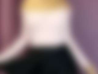 Live cam show with Emiliya - Small Tits on luckytryst.com