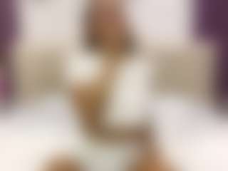 Show live cam dengan Emiliya - Average di Camsoda