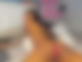 Live cam show with skinnyrose - Moaning on Latina Girls
