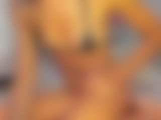 Live cam show with skinnyrose - Moaning on Milf Play