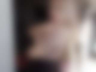 Live cam show with SusannaSavoie - Green Eyes on CamClone