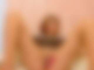 Live cam show with RosalynWilde - Fingering on TeamSkeetLive