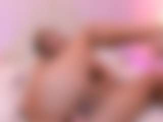 Live cam show with RosalynWilde - Striptease on CamSextacy