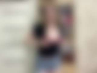 Live cam show with CarlottaAlbus - Schoolgirl on livesuperchat.net