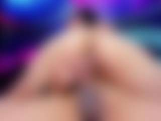 Live cam show with HelenGrace - Skinny on Milfs Live