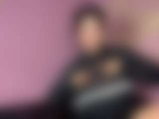 Live cam show with Ashly Rouxx - Shaved Pussy on camgirlchat.live