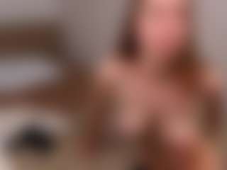 Live cam show with Anny-Fitdern - Bedroom on Livezox
