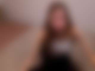 Live cam show with Anny-Fitdern - Normal on Dolls Live