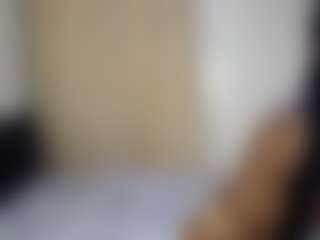 Live cam show with devinehotty - Tease Mature on Livezox